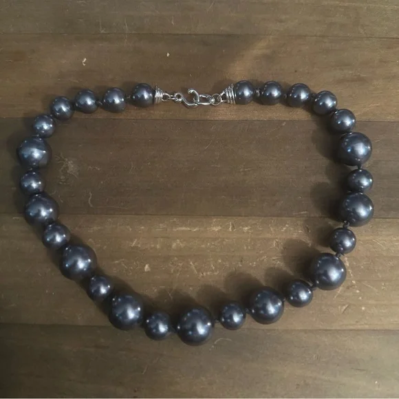Vintage metallic gray bead necklace - Picture 2 of 4